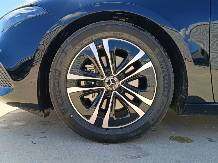 11 - Mercedes-Benz Classe A 180 d Automatic