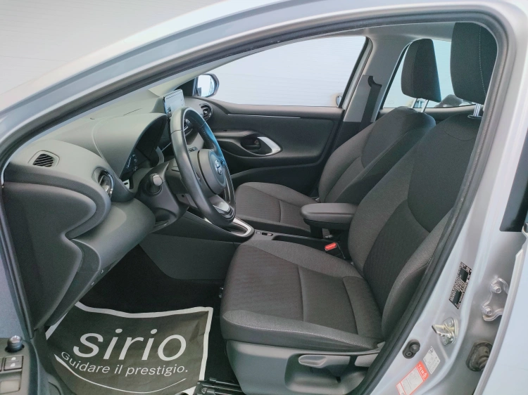 15 - Toyota Yaris Yaris 1.5h Active