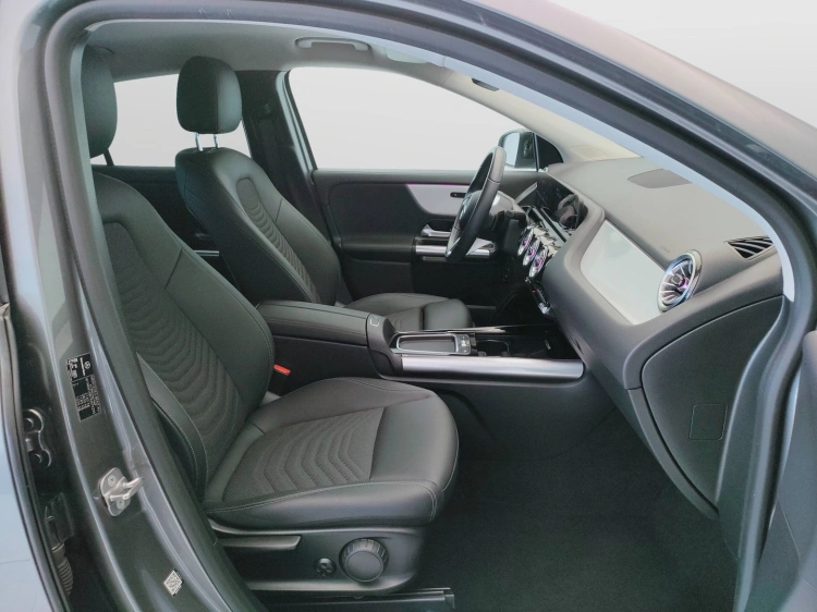 11 - Mercedes-Benz GLA 180 d Progressive Advanced Plus auto