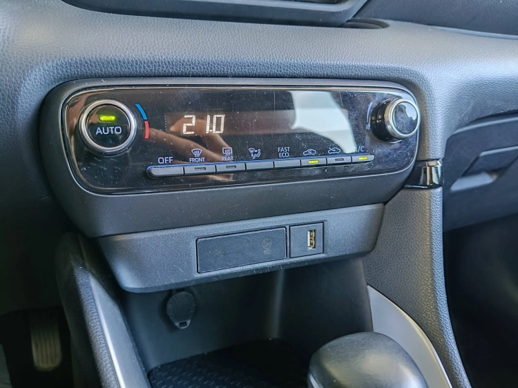 14 - Toyota Yaris Yaris 1.5h Trend