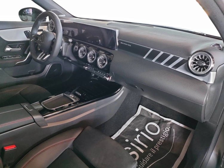 8 - Mercedes AMG Classe A Mercedes-AMG A 35 4MATIC