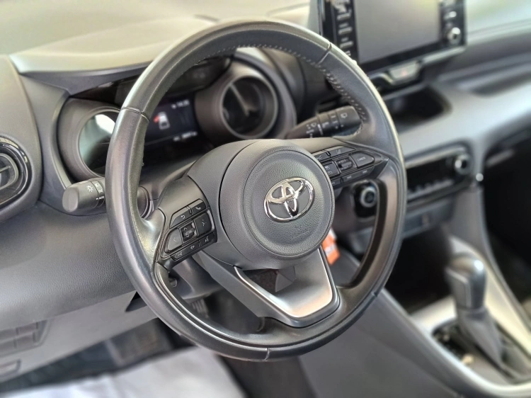 16 - Toyota Yaris Yaris 1.5h Trend