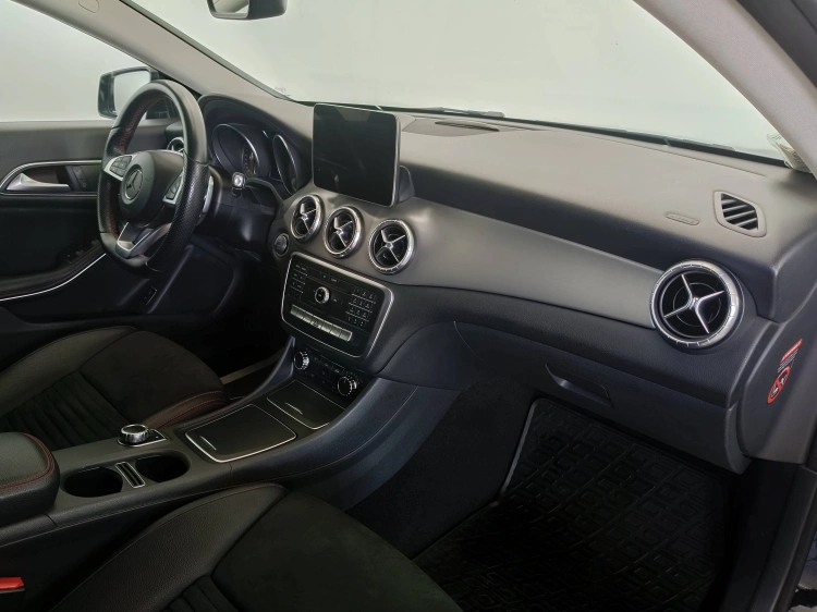 11 - Mercedes-Benz CLA 200 d Premium auto FL