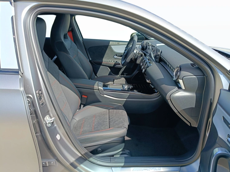 11 - Mercedes AMG Classe A Mercedes-AMG A 35 4MATIC