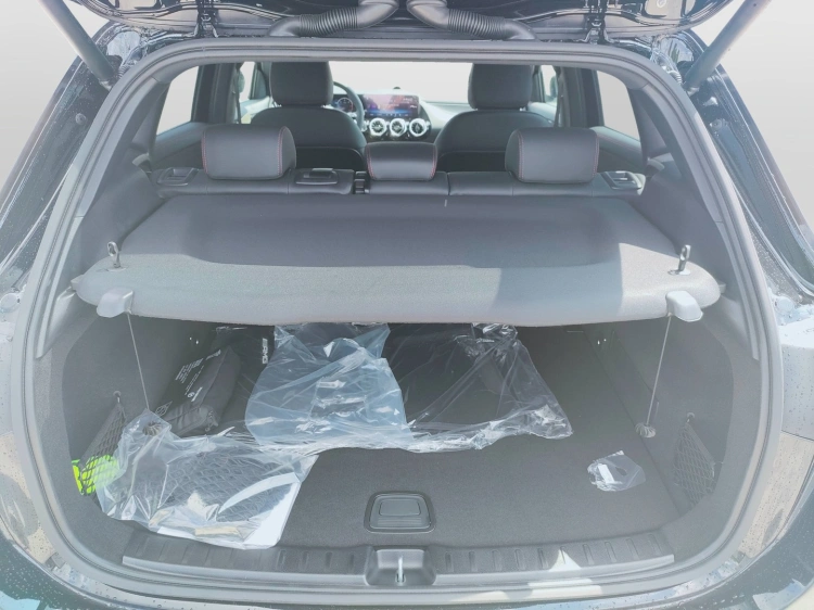 11 - Mercedes-Benz GLA 200 d automatic