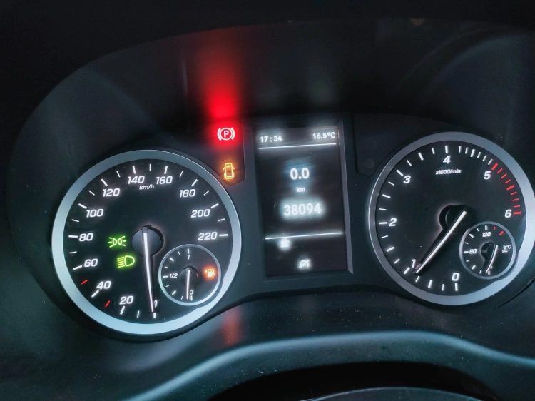 14 - Mercedes Vans Vito 110 cdi compact fwd pro my20