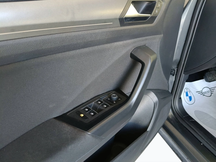 14 - Volkswagen T T-Roc 1.5 tsi Style dsg