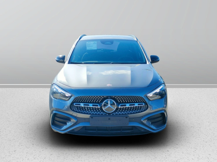 2 - Mercedes-Benz GLA 200 d automatic