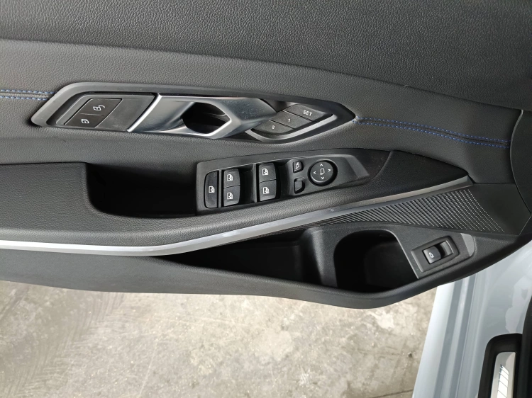 20 - BMW Serie 3 320d Touring mhev 48V xdrive Msport auto