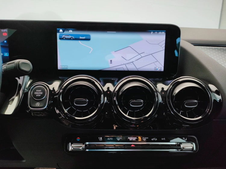 11 - Mercedes-Benz GLA 180 d Advanced auto