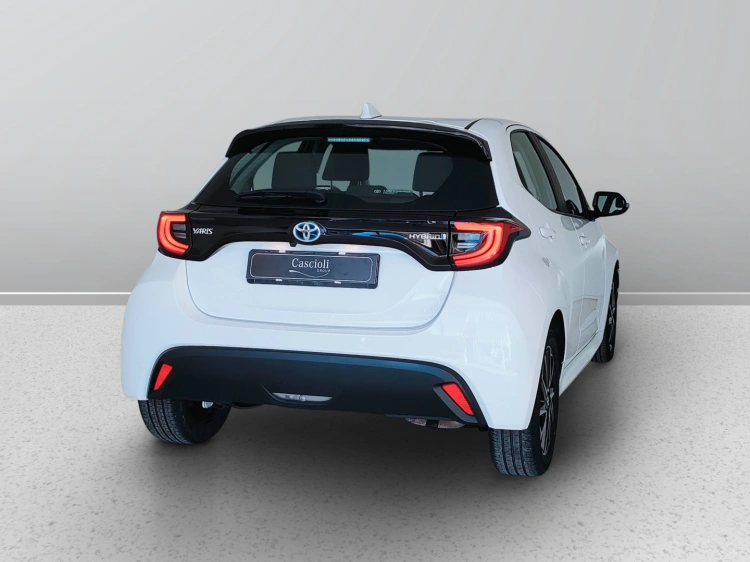 6 - Toyota Yaris Yaris 1.5h Trend
