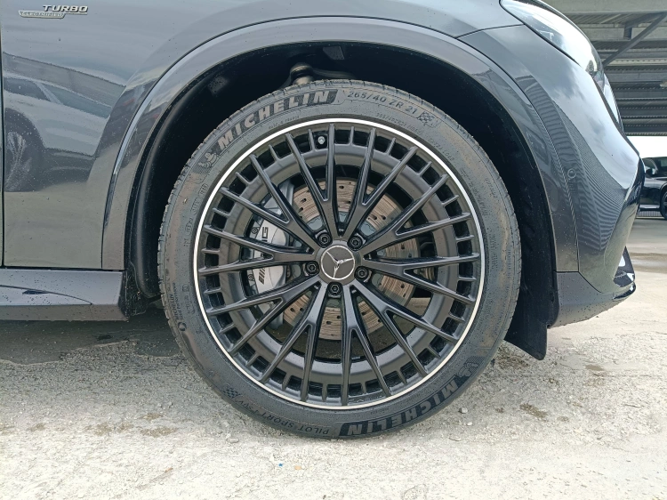 6 - Mercedes AMG GLC Mercedes-AMG GLC 43 4MATIC Coupe