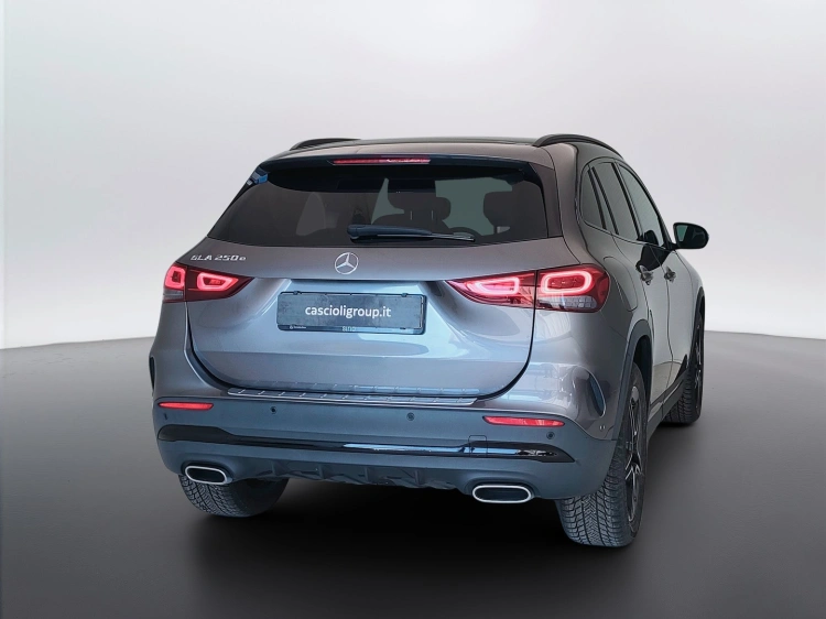 5 - Mercedes-Benz GLA 250 e phev (eq-power) Premium auto