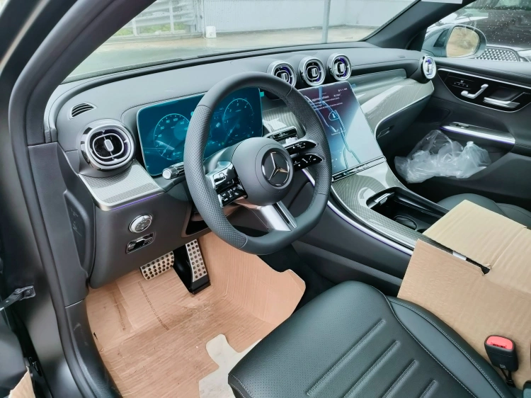 12 - Mercedes-Benz GLC 220 d 4MATIC Coupe