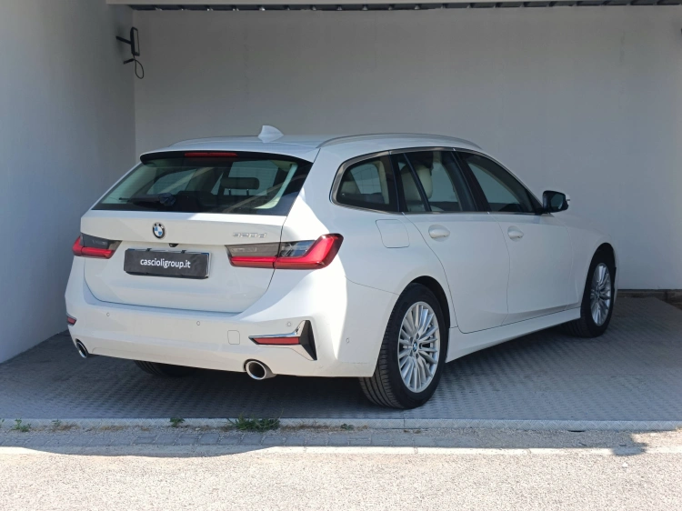 4 - BMW Serie 3 320d Touring Luxury auto