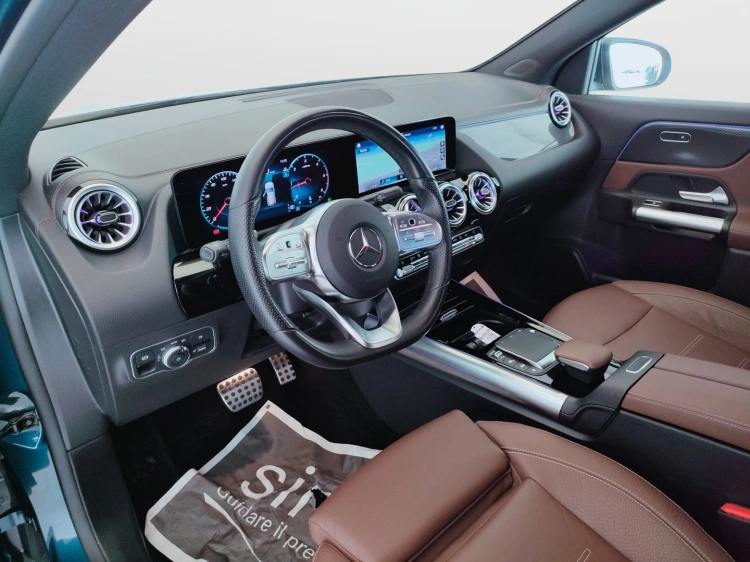 18 - Mercedes-Benz GLA 200 d Premium auto