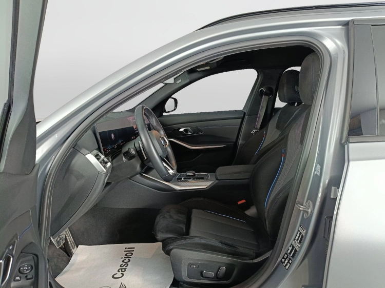 8 - BMW Serie 3 320d Touring mhev 48V Msport xdrive auto