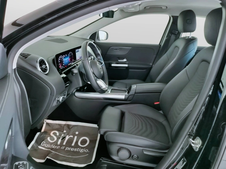 17 - Mercedes-Benz GLA 180 d Progressive Advanced auto