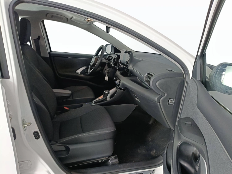 11 - Toyota Yaris TOYOTA Yaris 1.5 Hybrid 5 porte Trend