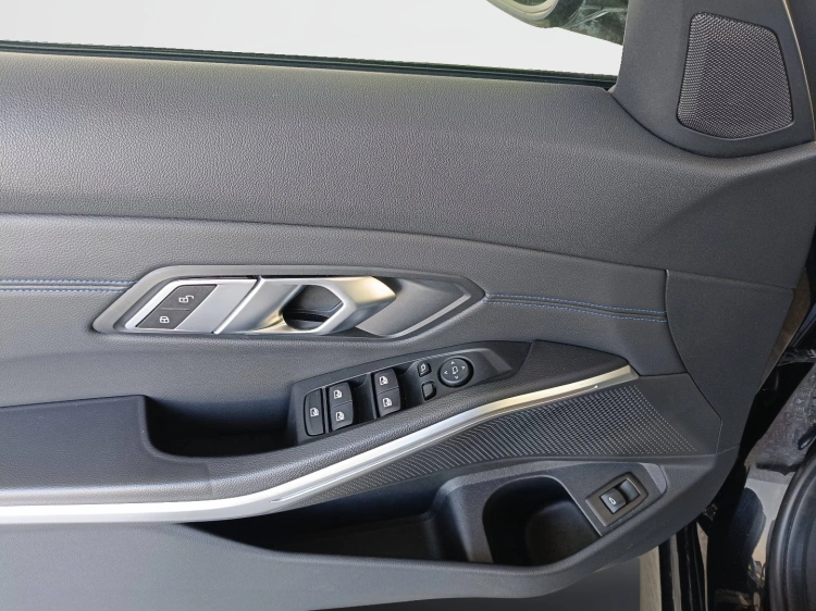 17 - BMW Serie 3 318d Touring Msport auto