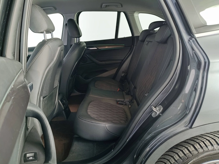 10 - BMW X1 X1 sdrive18d xLine auto