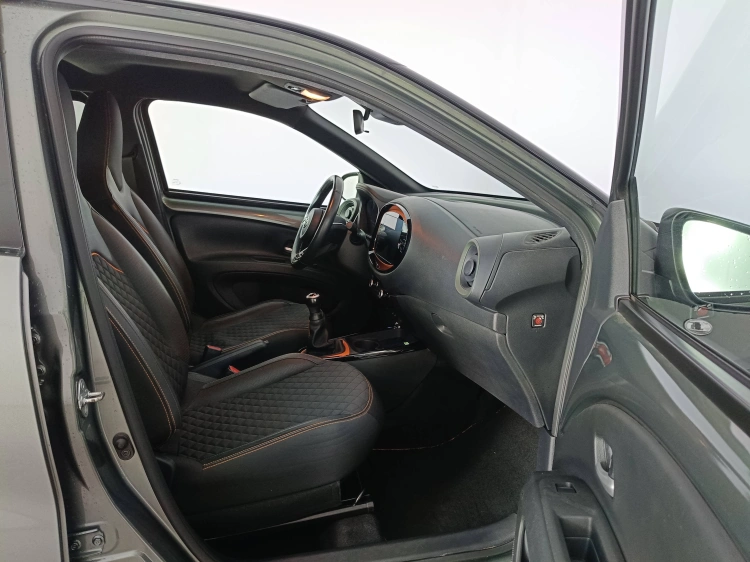 11 - Toyota Aygo X Aygo X 1.0 Limited 72cv