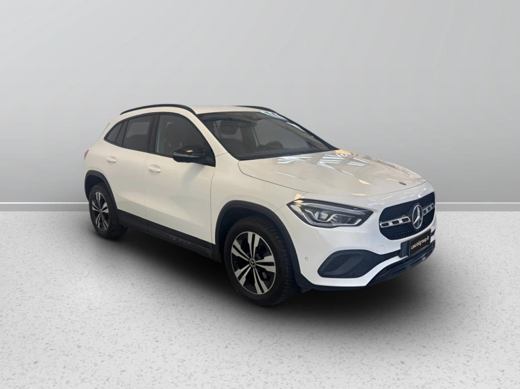 4 - Mercedes-Benz GLA 200 d Sport Plus auto