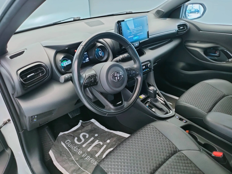 16 - Toyota Yaris Yaris 1.5h Style