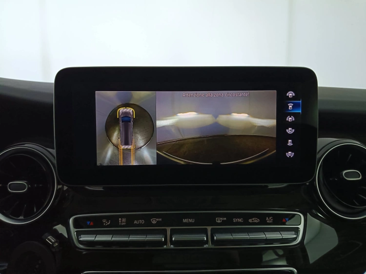 17 - Mercedes-Benz Classe V Extralong 300 d Premium 4matic auto