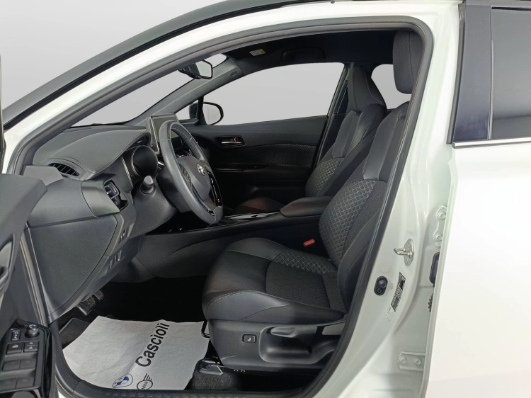 8 - Toyota C-HR C-HR 2.0h Trend e-cvt