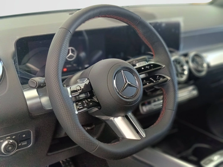 16 - Mercedes-Benz GLB 200 d Automatic 4MATIC