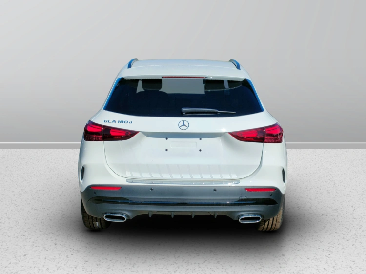 4 - Mercedes-Benz GLA 180  d Automatic