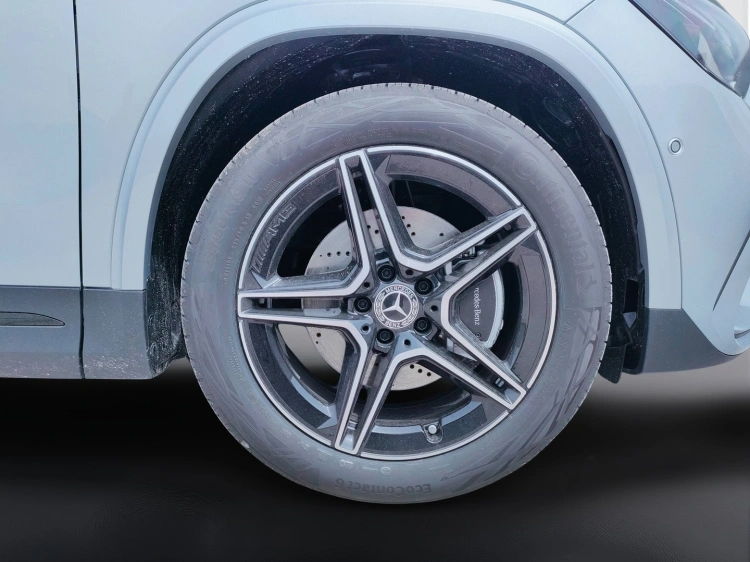 8 - Mercedes-Benz GLA 200 d automatic