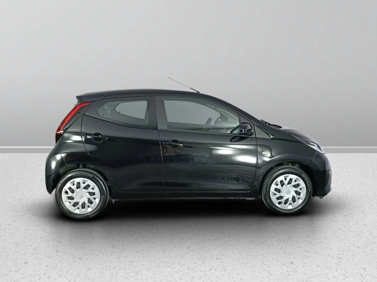 6 - Toyota AYGO TOYOTA Aygo Connect 1.0 VVT-i 72 CV 5 porte x-play MMT
