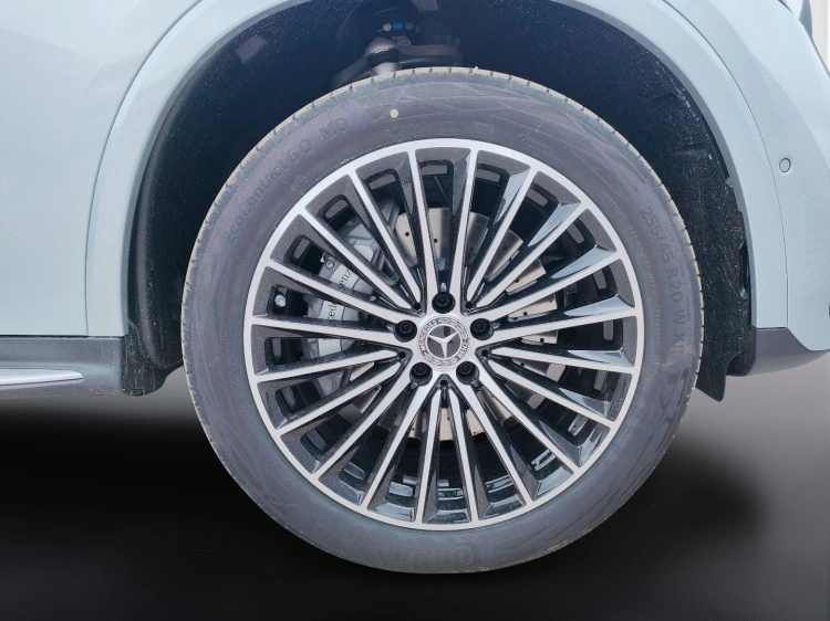 8 - Mercedes-Benz GLC 300 de 4MATIC