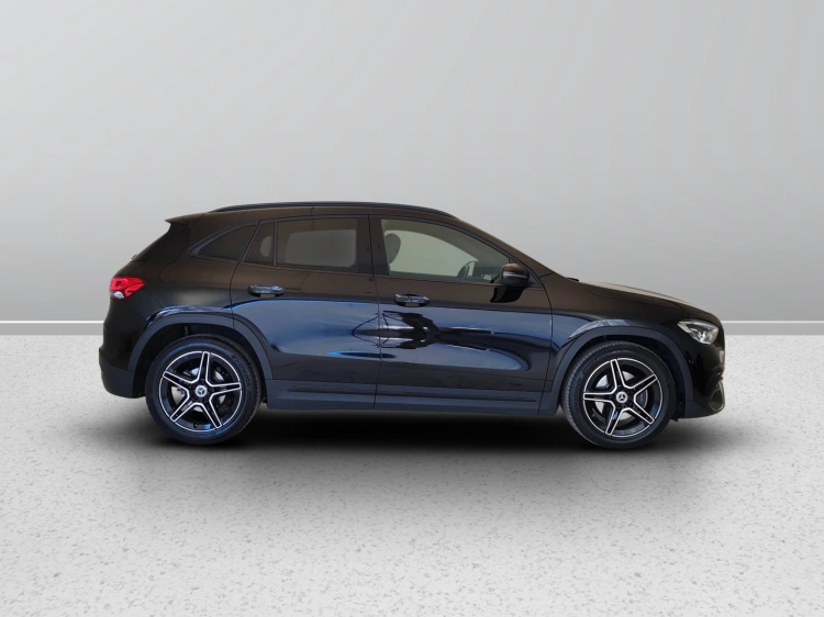 7 - Mercedes-Benz GLA 200 d Premium auto