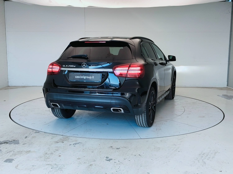 5 - Mercedes-Benz GLA 200 d Night Edition auto