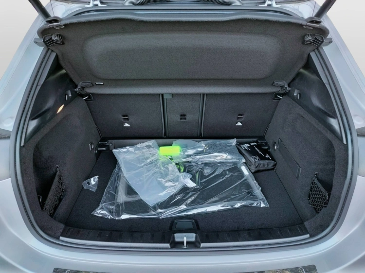 7 - Mercedes-Benz GLA 200 d automatic