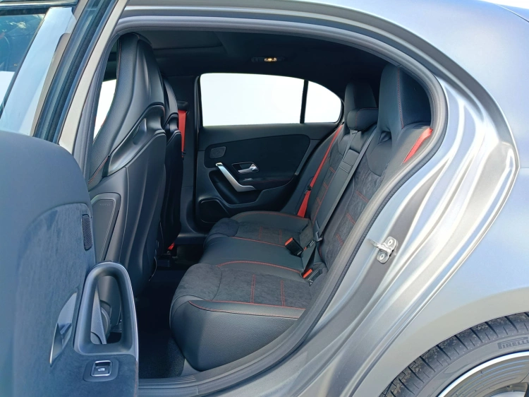 8 - Mercedes AMG Classe A Mercedes-AMG A 35 4MATIC