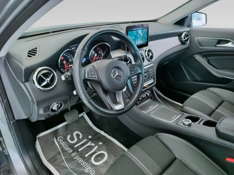 15 - Mercedes-Benz GLA 200 d Sport auto