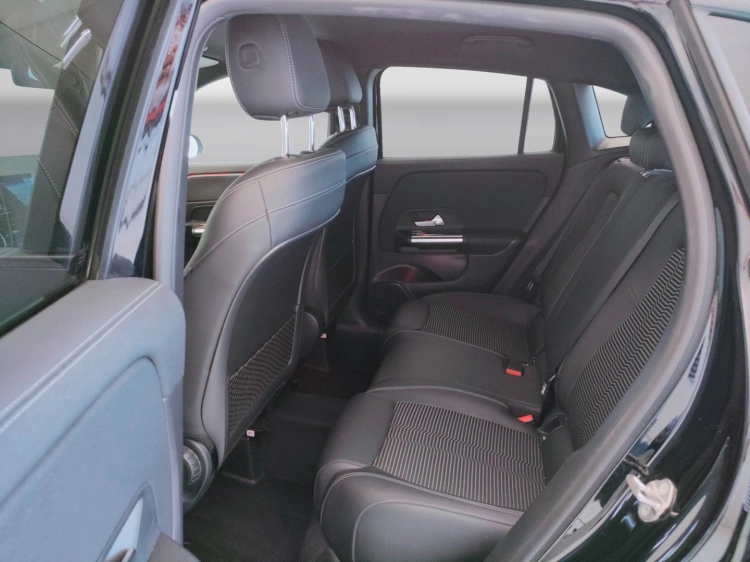 12 - Mercedes-Benz GLA 200 d Sport Plus 4matic auto