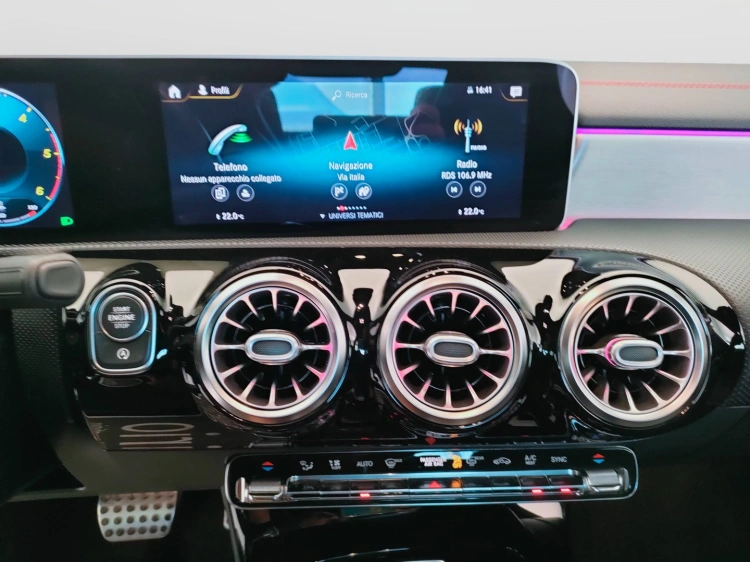 16 - Mercedes-Benz CLA Coupe 200 d Premium auto