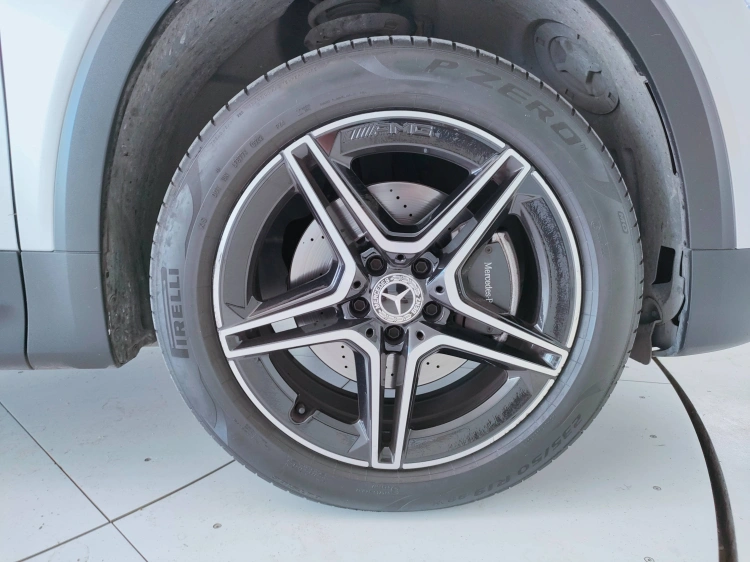 9 - Mercedes-Benz GLB 200 d Premium auto