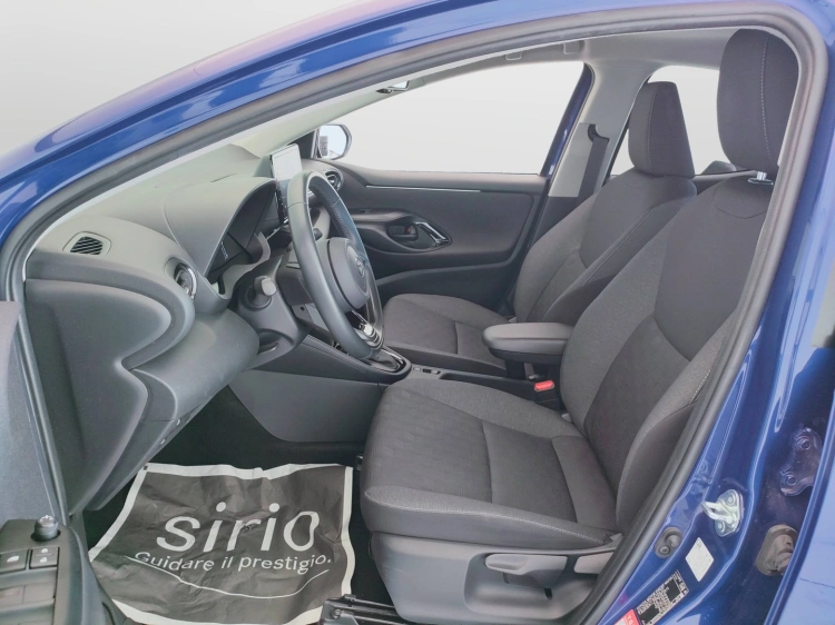 17 - Toyota Yaris Yaris 1.5h Trend