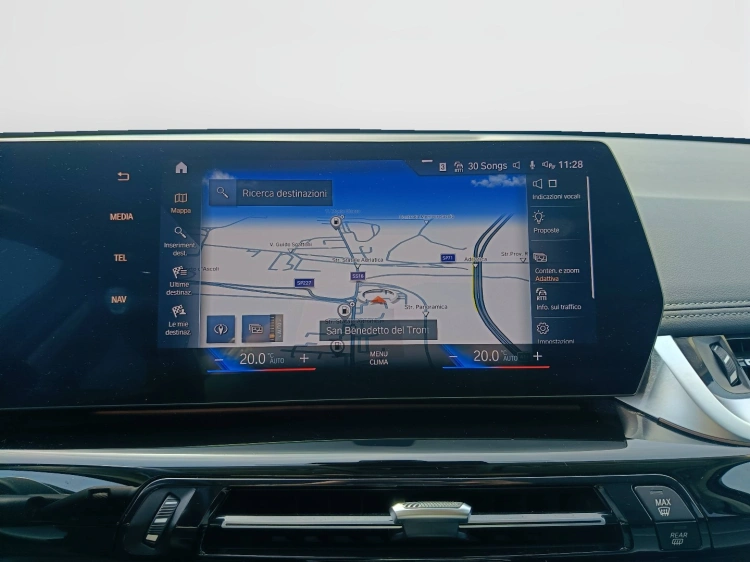 13 - BMW X1 X1 sdrive18d X-Line auto