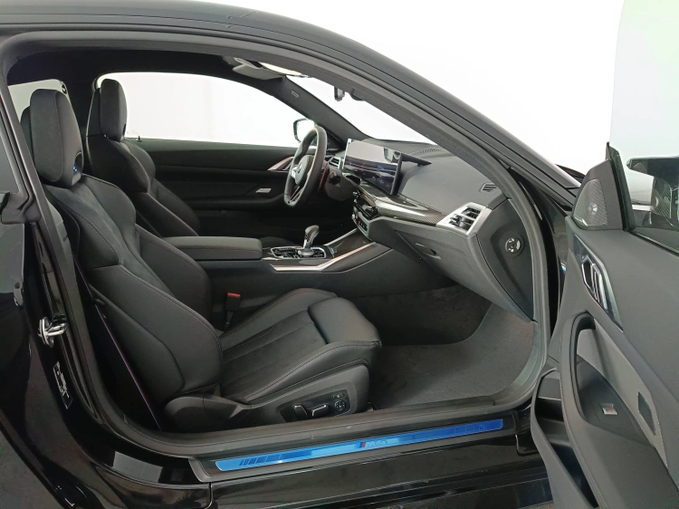 11 - BMW M M4 BMW M4 Competition M xDrive Coupé