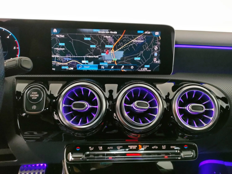 12 - Mercedes-Benz Classe A 180 d Premium auto