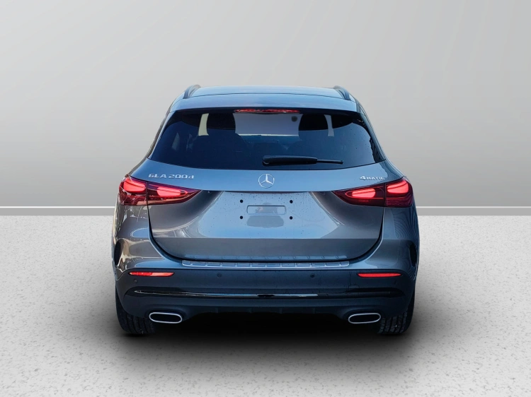 4 - Mercedes-Benz GLA 200 d Automatic 4MATIC