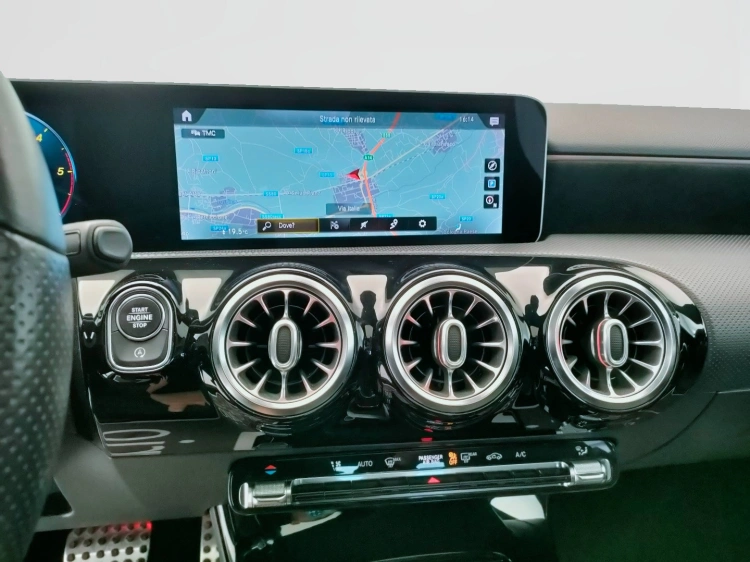 12 - Mercedes-Benz Classe A 180 d Premium auto