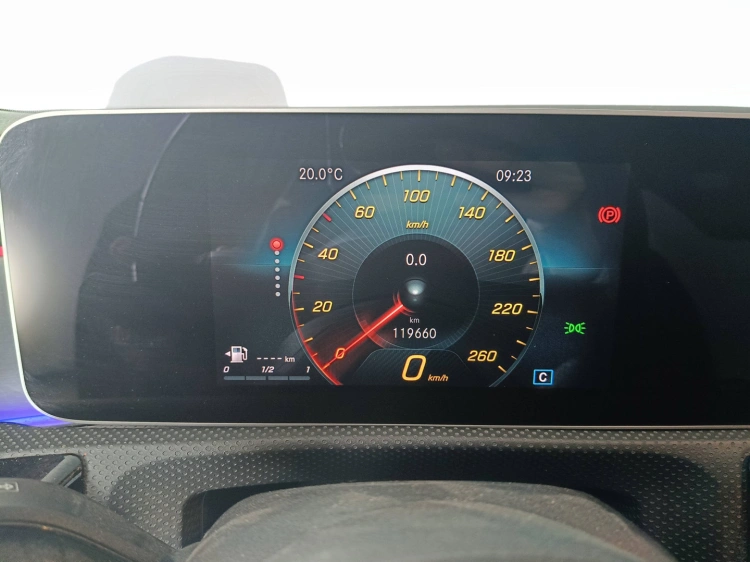 12 - Mercedes-Benz Classe A 180 d Premium